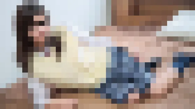 制服娘を電車でイタズラ 北沢玲香